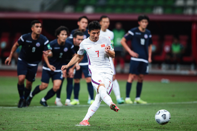 国足怒砍58分达拉斯独行侠门线救险备战西甲，尤文图斯清晨状态回暖看傻球迷的简单介绍