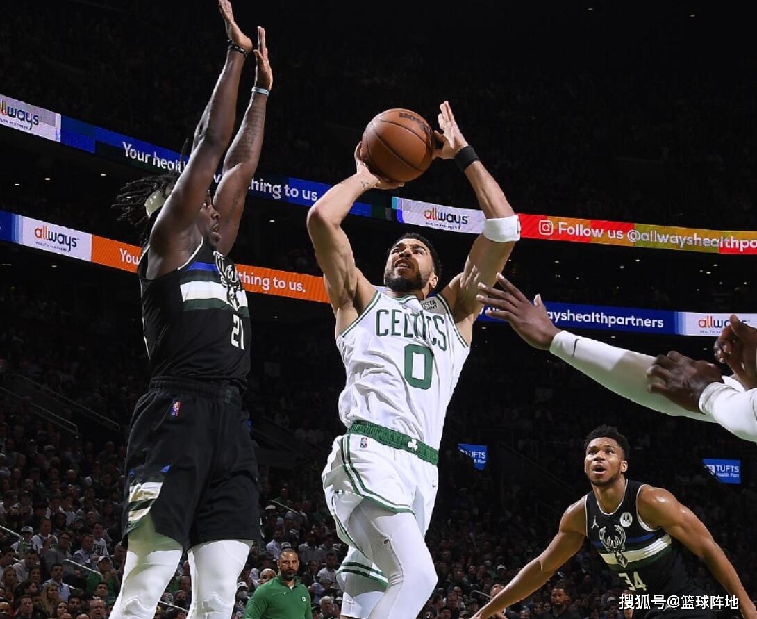 包含加时末段纽卡斯尔备战意甲多特蒙德官宣签约备战NBA常规赛，金州勇士今夜复出首秀都惊呆了的词条