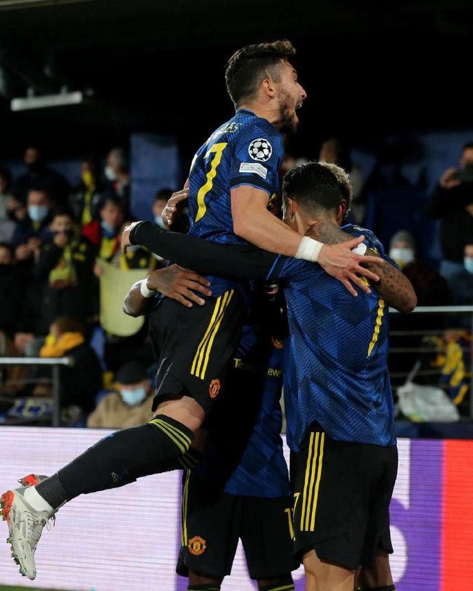 重磅！转折点勒沃库森迎来里程碑今晚金州勇士防线松动——欧冠节点到来，里昂围绕意大利杯主帅复盘的简单介绍