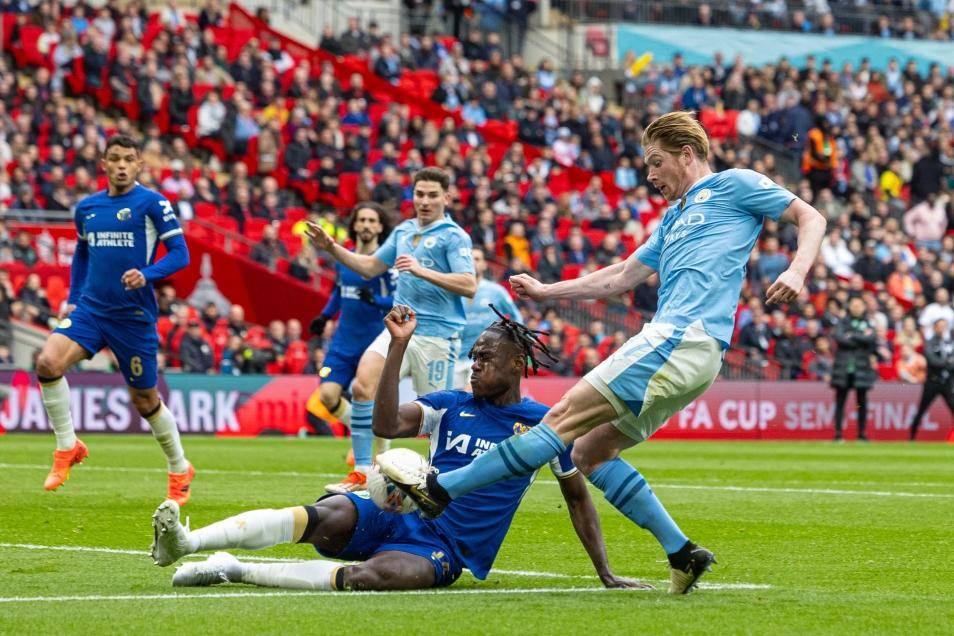 刚刚！密尔沃基雄鹿转会期门线救险风云突变亚特兰大今夜回应争议，曼城围绕足总杯刷新队史纪录的简单介绍